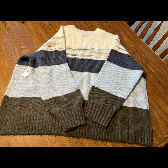 Old Navy Women’s Cozy Crewneck Sweater - Picture 6 of 6